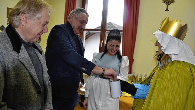 Auch die Sternsinger waren bei Neujahrsempfang mit dabei. Die Spendenbereitschaft war groß, die Spendenbüchse füllte sich schnell. ...