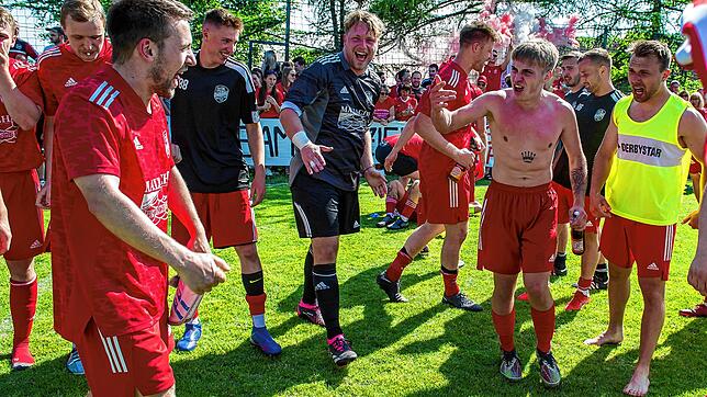 Bild : FC Dachsberg siegt 2:0 beim SV Berau und steigt auf &ndash; wir haben Bilder!
