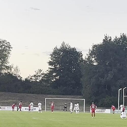 7. Mit dem Schlusspfiff vergibt der FC 08 Villingen mit einem Elfmeter die Chance zum Sieg