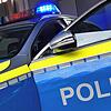 Ein Unbekannter soll einen Sprinter samt Anhänger gestohlen haben und einen Unfall gebaut haben, informiert die Polizei (Archivbild).