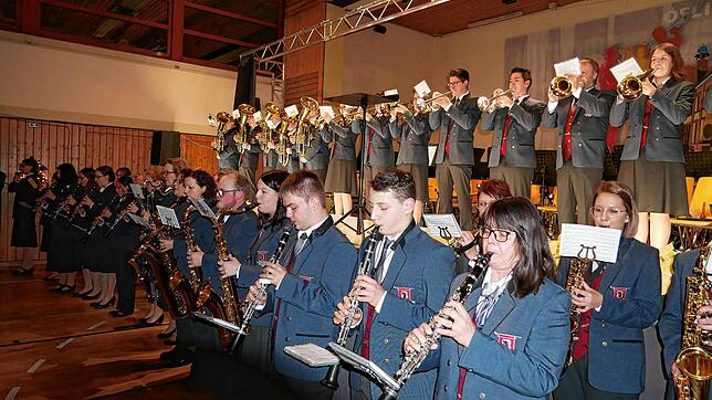 Die neuen Uniformen des Musikvereins Öflöingen &ndash; extra zum Jubiläum angeschafft &ndash; bleiben wohl noch eine Weile im Schrank.