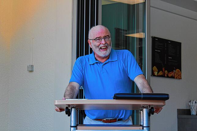 Bürgermeister Rainer Stolz war sichtlich guter Laune. Als letzten Programmpunkt kündigte er noch eine Überraschung an.