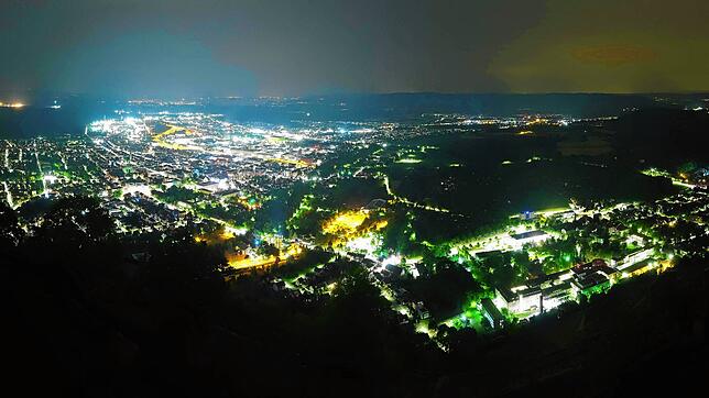 Das Bild der Hohentwiel-Webcam am 23. Juli um 0.10 Uhr, kurz vor dem Blitzeinschlag.