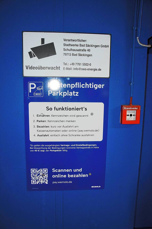 Auch das Schild beim Kassenautomaten hilft oft nicht weiter &ndash; manche Parkgäste scheitern beim Versuch, ihre Parkgebühren zu ...