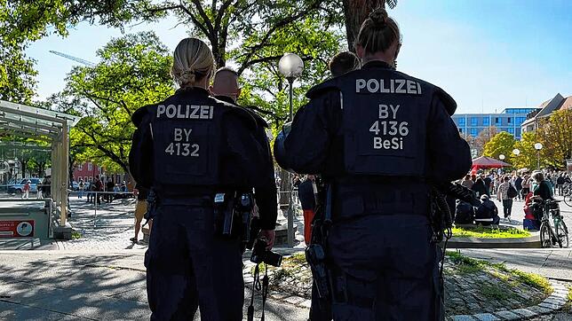 Die Polizei sichert eine Wahlkampfkundgebung der AfD in Ingolstadt sowie Gegendemonstrationen. Der AfD-Bundesvorsitzende Tino Chrupalla ...