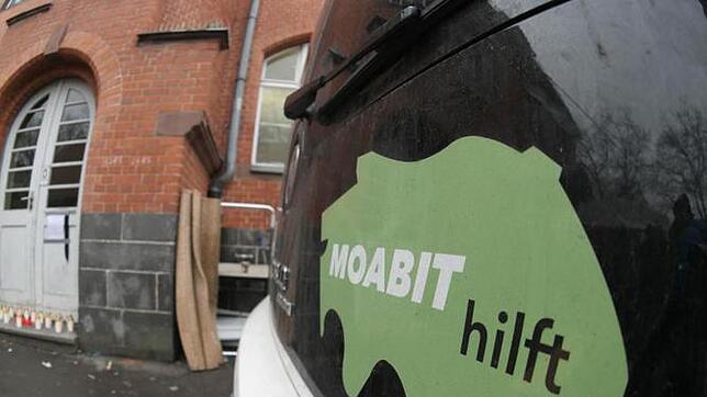 Ein Helfer der Initiative «Moabit hilft» hatte im Internet verbreitet, ein Flüchtling sei nach tagelangem Warten vor dem Lageso ...