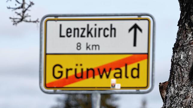 Nach einjähriger Zugehörigkeit zur Stadt Bonndorf kehrte das Dorf Grünwald am 1. Januar 1976 als Ortsteil zur Gemeinde Lenzkirch zurück.