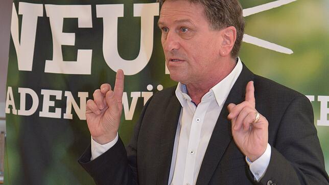 Manne Lucha, Landesminister für Soziales und Integration, bei seinem Auftritt in Meersburg. Bild: Sylvia Floetemeyer