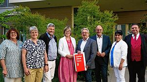 Iris Eggensberger (Hospizleitung, von links), Simone Dautel (Pflegedienstleitung), Henric Peeters (Vorstand Diözesan-Caritasverband ...