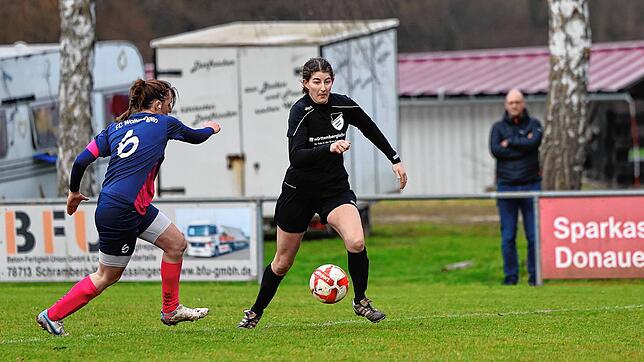 Bild : Unsere Bildergalerie vom Frauen-Bezirksliga-Spitzenspiel zwischen Kirchen-Hausen und Wolterdingen