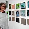 Stefan Bergmann vor einer Auswahl neuer Bilder in seinem Atelier in Oberhof. Qualität ist für den 75-jährigen Maler keine Frage des Formats.