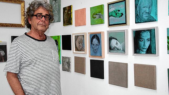 Stefan Bergmann vor einer Auswahl neuer Bilder in seinem Atelier in Oberhof. Qualität ist für den 75-jährigen Maler keine Frage des Formats.