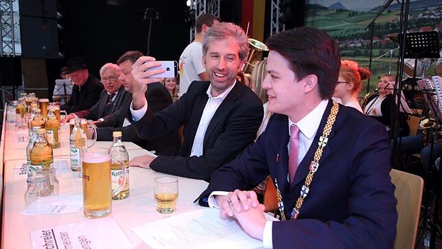 Bereit zum Selfie: Boris Palmer und Marian Schreier.