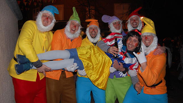 Märchenhaft: Viele Gruppen in tollen Kostümen gab es an der grenzüberschreitenden Fasnacht zu sehen, wie hier Schneewittchen bei den ...