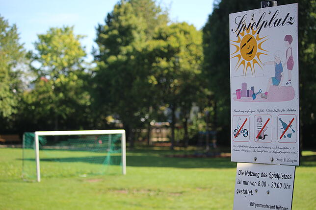 Der Spielplatz &bdquo;Schari&ldquo; mitten in der Stadt ist bei allen Generationen beliebt. Inzwischen gibt es bei den abendlichen ...