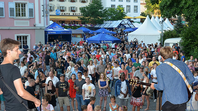 Auf der Fürstenberg-Bühne gibt&lsquo;s am Festsamstag rockige Töne auf die Ohren. Am Sonntag kommen dann die Freunde der Blasmusik auf ...