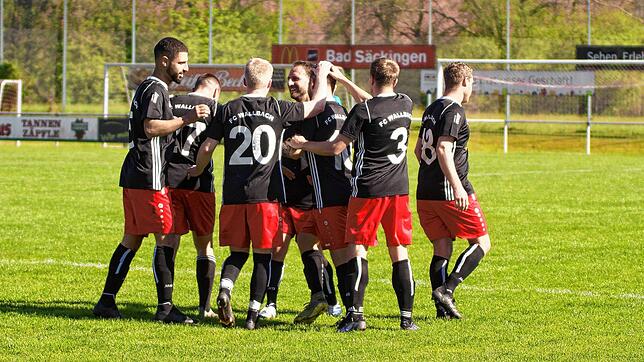 Bild : FC Wallbach besiegt den FC Hochrhein mit 1:0 &ndash; und wir haben Bilder!