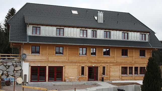 Das Gasthaus &bdquo;Sternwarte&ldquo; im Todtmooser Ortsteil Schwarzenbach wurde nach einem Brand neu erbaut und geht Ende Februar in ...