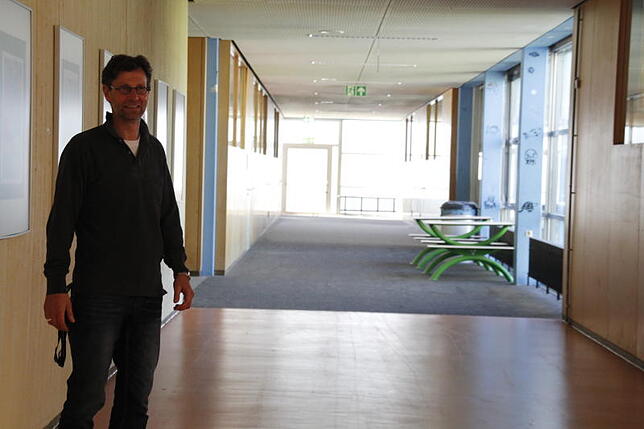 Wo sich neuer und alter Boden berühren: rund 70 Prozent der Gänge und rund ein Drittel der Klassenzimmer in der Realschule am Deutenberg ...