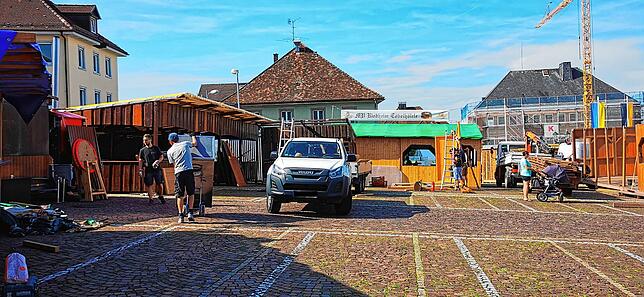 Der Marktplatz in Markdorf ist einer der von der Stadt vorgesehenen Plätze, an denen die Scooter abgestellt und wieder entliehen werden ...