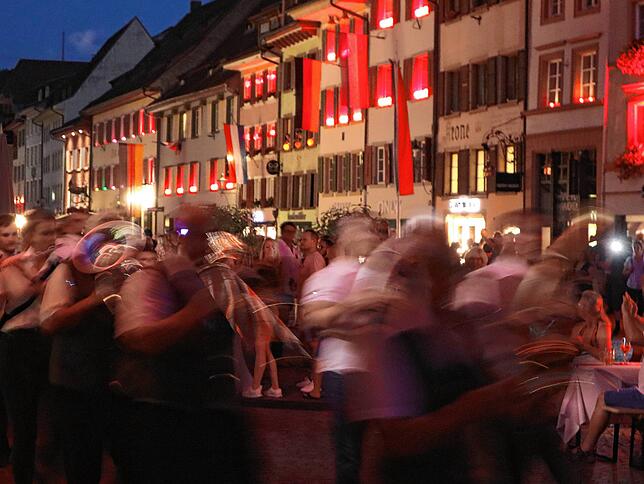 Romantische Sommernacht: Am Chilbisonntag gibt es in der Waldshuter Kaiserstraße ein ganz besonderes Flair.