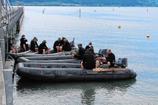 Der Startpunkt für die Vorübung der Bundeswehr ist zum zweiten Mal beim Segelclub Bodman. Corona-bedingt tragen alle Soldatinnen und ...