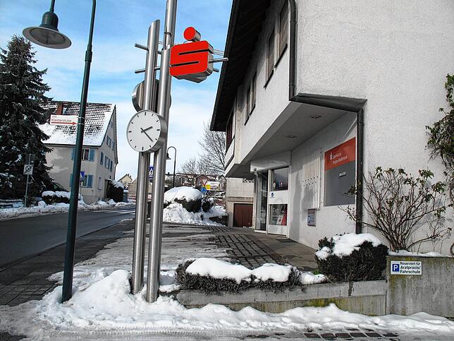 In der Filiale der Sparkasse Hegau/Bodensee in Steißlingen hat ein 44-Jähriger einen Banküberfall verübt. Er konnte auf frischer Tat ...