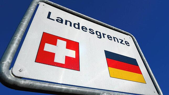 Bild : Ungeimpfte und nicht-genesene Personen dürfen nur noch mit negativem Corona-Testergebnis in die Schweiz reisen – aber es gibt Ausnahmen