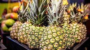 Ananas im Sonderangebot: Frau Anna Nass wird damit des Öfteren aufgezogen.