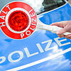 Nachdem ein Autofahrer vor 30 Jahren die Polizeikelle erblickte, nahm er Reisaus – mit einem Auto am Abschleppseil im Schlepptau.