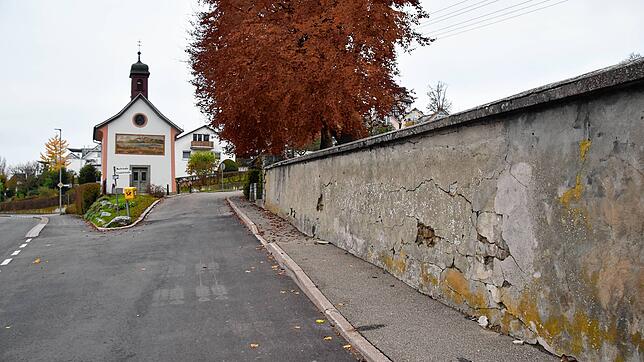 Auch die Friedhofsmauer in Ludwigshafen soll bald saniert werden.