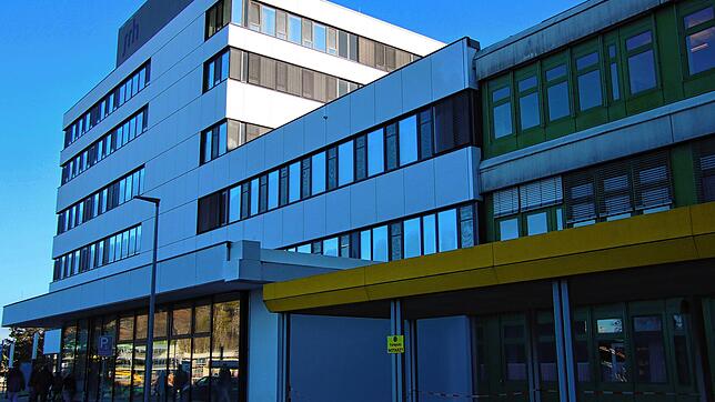 Für das Jahr 2024 rechnet das SRH Krankenhaus mit einem Verlust von 7,6 Millionen Euro, was gegenüber dem Vorjahr eine Halbierung des ...