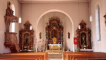 Im 1962/63 barock gestalteten Inneren der Kirche können die Besucher viel Interessantes entdecken. Dazu gehören das Hochaltarbild, die ...