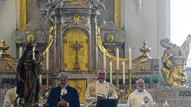 Die Pfarrer Wieland Bopp-Hartwig (links) und Ulrich Sickinger gestalten den ökumenischen Gottesdienst. Bilder: Susanne Schleinzer-Bilal