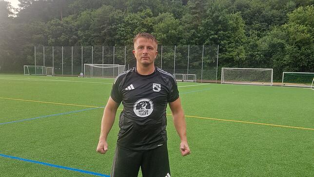 Trainer Florin Tirca und der Hattinger SV mussten gegen den SV Pfullendorf II eine 1:3-Heimniederlage hinnehmen.
