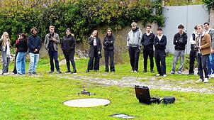 Die Drohne startet. Mithilfe von Geodaten sollen im Apfelgarten des Klosters Beuron Erkenntnisse über den Zustand der Bäume und des ...