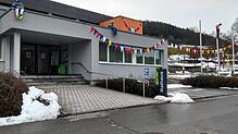 Übers Wochenende sind in Eggingen die Narren eingezogen, zumindest als fasnächtliche Deko. Im Bild ist das närrisch dekorierte Rathaus ...