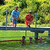Die Saison im Badesee Eggingen beim neuen Badesee-Verein ist sehr gut angelaufen. Jugendleiter Alexander Ebi (oben von links) und ...