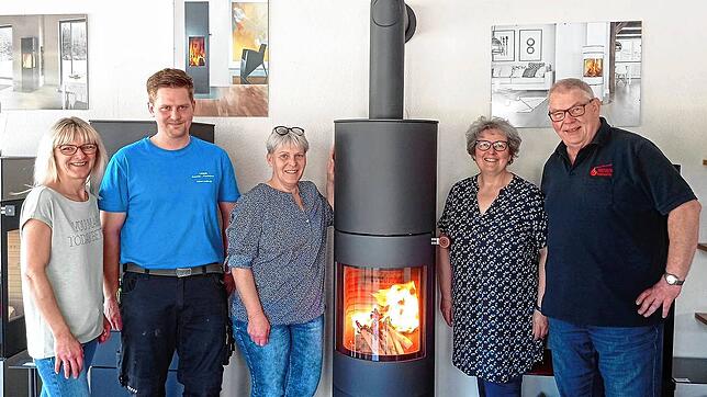 Nach über 25-jähriger Geschäftstätigkeit übergaben Kornelia und Wolfgang Müller (rechts) ihren Betrieb an Ulrike Leber (Mitte), Sanitär- ...