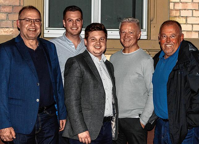 Die Kandidaten für den Ortschaftsrat Riedheim (von links): Martin Looser, Dominik Sauermann, Benedikt Hartel, Joachim Hartel, Olaf Wietmann.