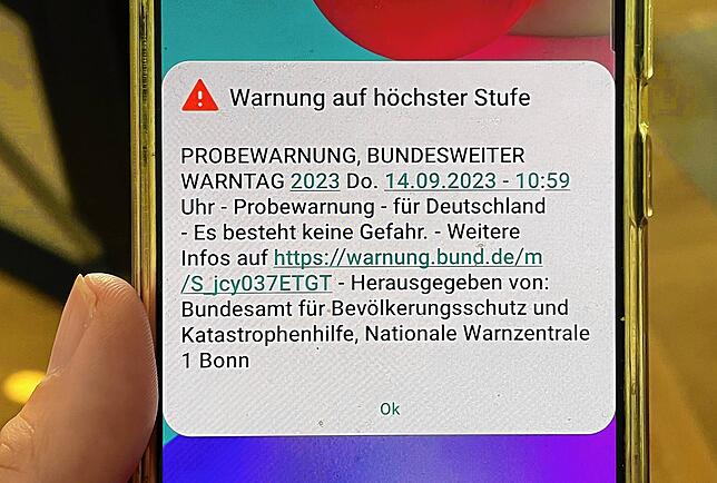 Am bundesweiten Warntag am 11. September erhalten Bürgerinnen und Bürger Warnmeldungen auf ihre Smartphones.
