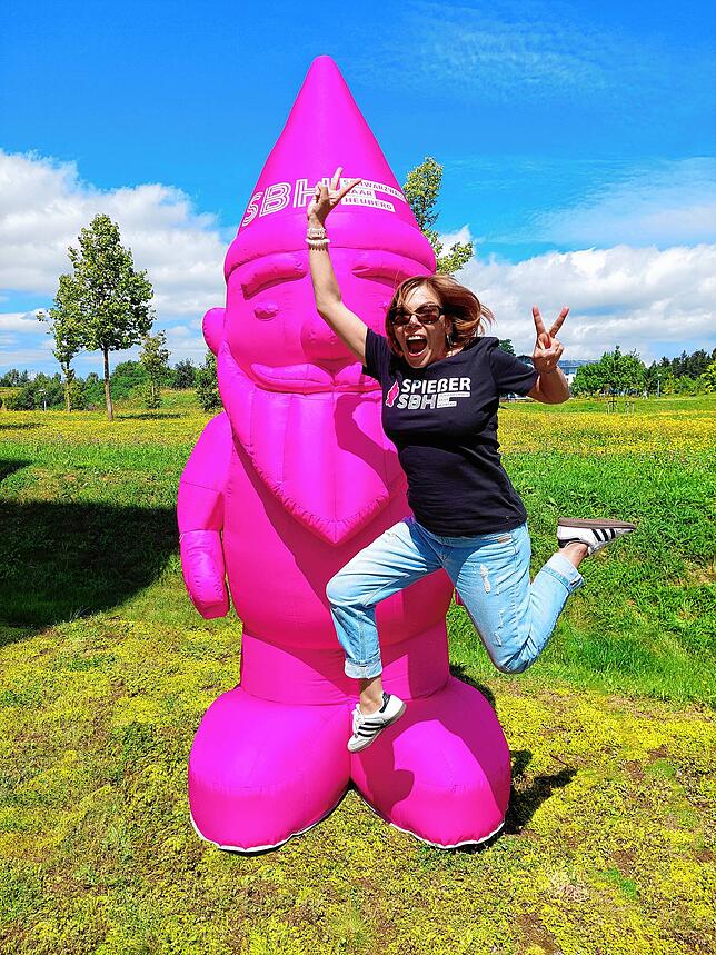 Das Maskottchen des Standortmarketings und der Spießerregion Schwarzwald-Baar-Heuberg ist der pinke Riesenzwerg.