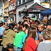 Am Nachmittag war an der langen Tafel in der Hauptstraße kaum noch ein freier Platz zu finden.