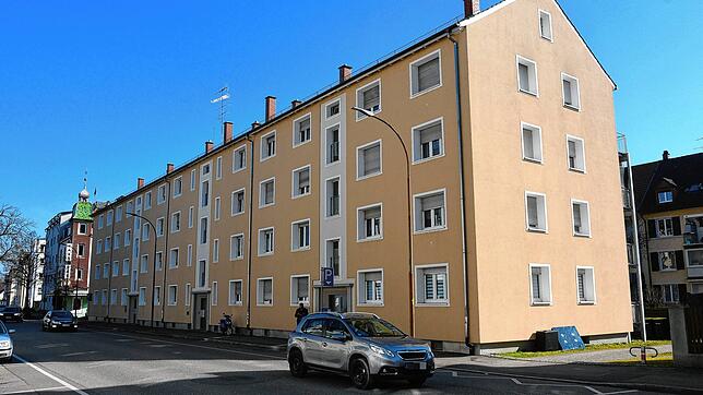 Dieses Mehrfamilienhaus in der Freiheitstraße gehörte einmal der städtischen Wohnbaugesellschaft GVV. Mehrere Besitzerwechsel später ...