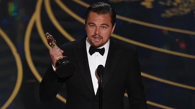 Leonardo DiCaprio mit seinem ersten Oscar