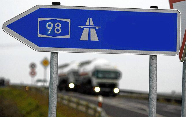Hinweisschild auf die Autobahn 98 am Hochrhein (Archivbild).