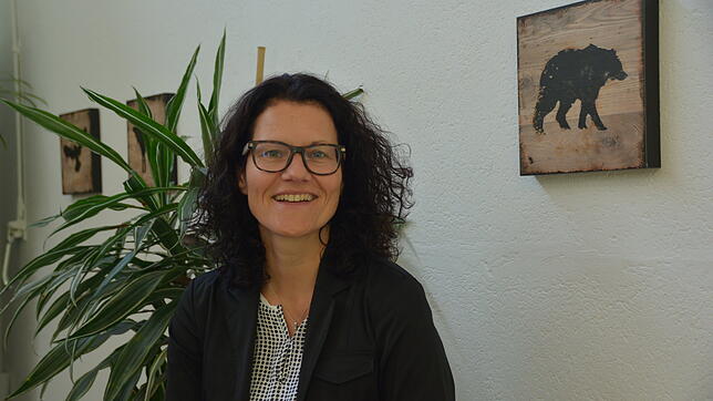 Tanja Fäßler, die neue Schulleiterin der Sommertalschule hat es sich in ihrem Büro mit Bildern von kanadischen Bären und Elchen schon ...