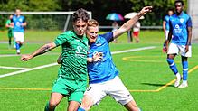 Yannick Slawig (links) vom TSV Aach-Linz beim Hinspiel-Duell und Maximilian Bienger (rechts)