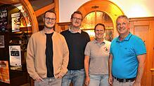 Verantwortlich für die Dorfgemeinschaft (von links): Schriftführer Leon Stadler und die Vorstandsmitglieder Markus Derksen, Johanna ...