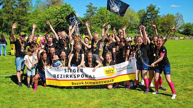 Anfang Mai jubelten die Spielerinnen des FC Wolterdingen noch über den Bezirkspokal-Sieg und kurz darauf auch über die ...